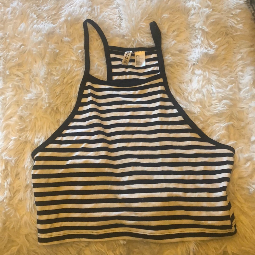 black and white crop top